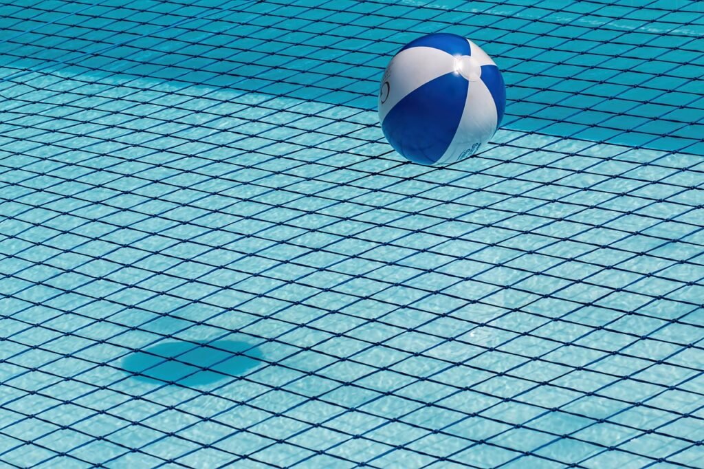 swimming pool, safety net, beach ball-1665669.jpg